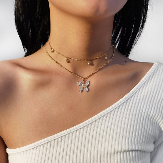 Necklace with diamond clavicle